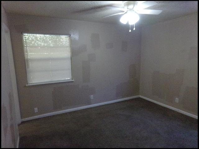 Building Photo - 8 Utica Ln