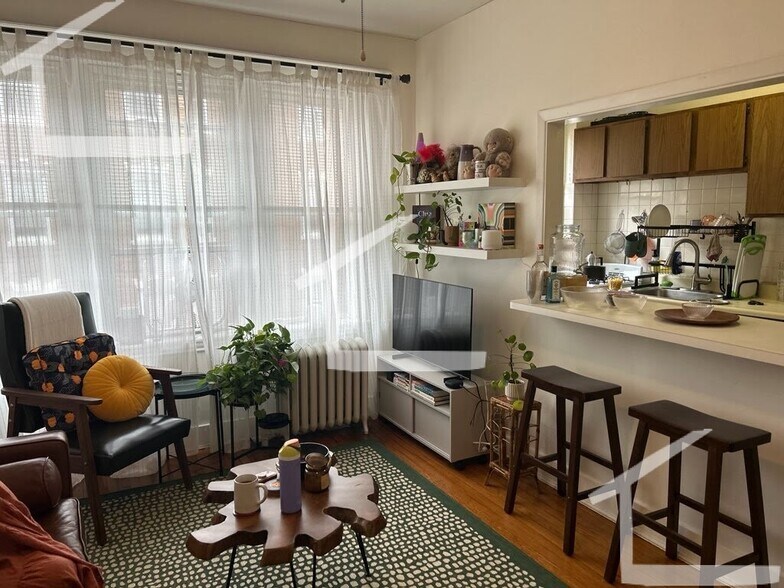 Primary Photo - 229 Kelton St