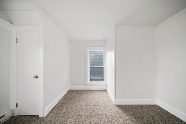 Building Photo - 220 Hillside Ave