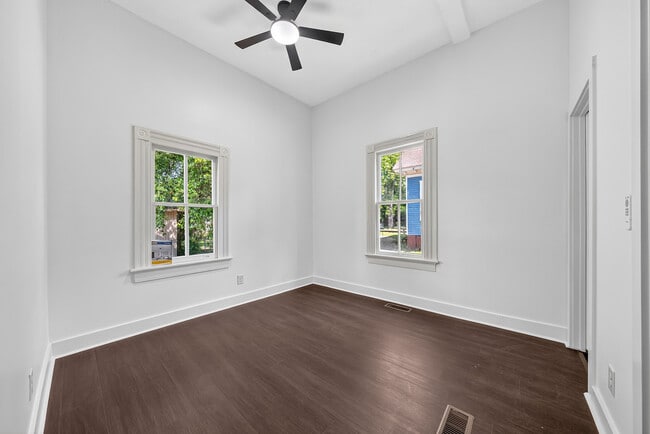 Building Photo - 2807 Beacon Ave