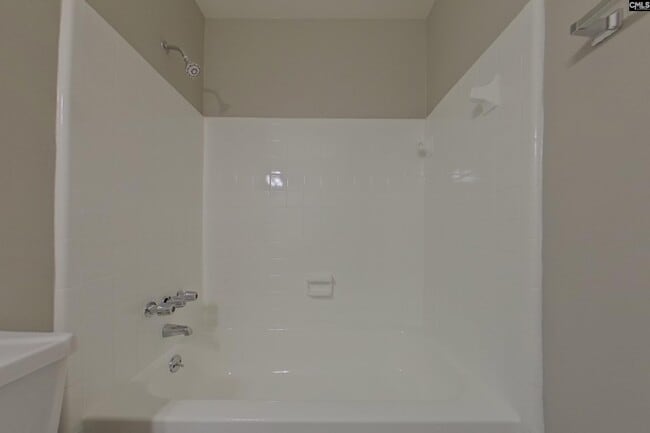Building Photo - 18 Hillpine Ct