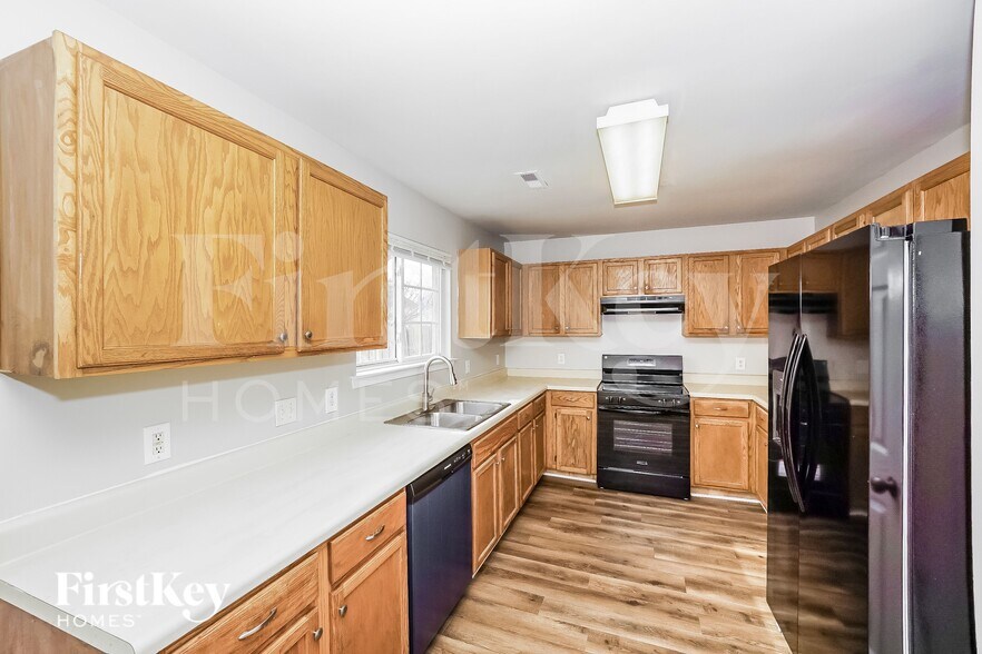 Building Photo - 5327 Peachwood Dr