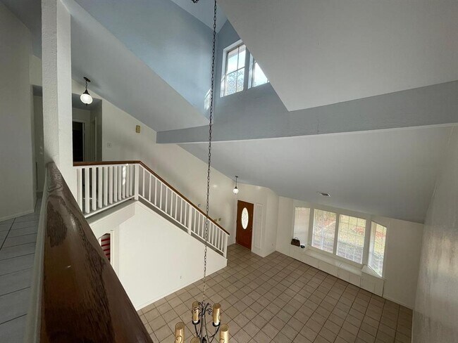 Building Photo - 15614 Barbarossa Dr