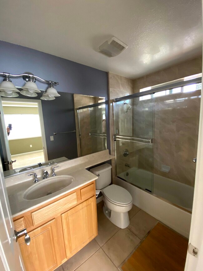 Building Photo - 624 Antioch Terrace