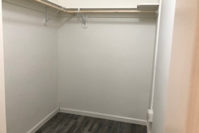 Extra Large Closet - 4032 Inglewood Blvd