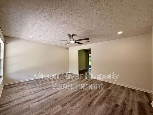Building Photo - 7398 Worthington Rd