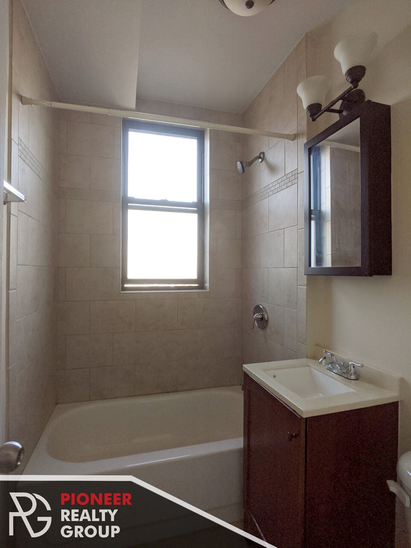 Building Photo - 812 W Diversey Pky