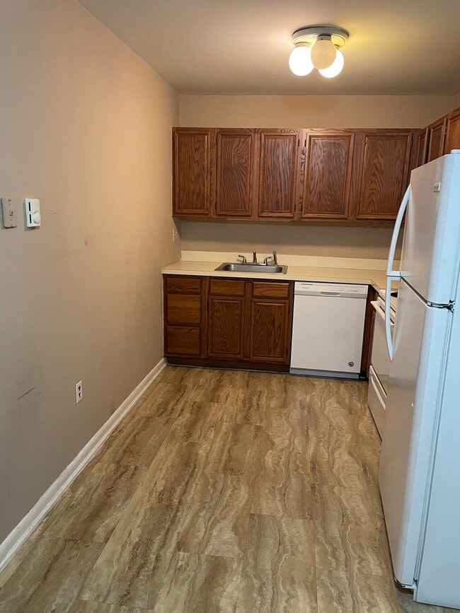 Building Photo - 75 Cacoosing Avenue, Unit A