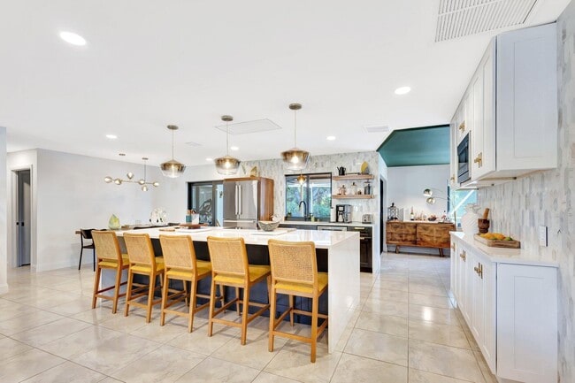 Building Photo - 932 Evergreen Dr