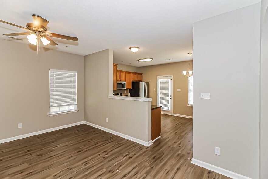 Building Photo - 9864 White Poplar Dr