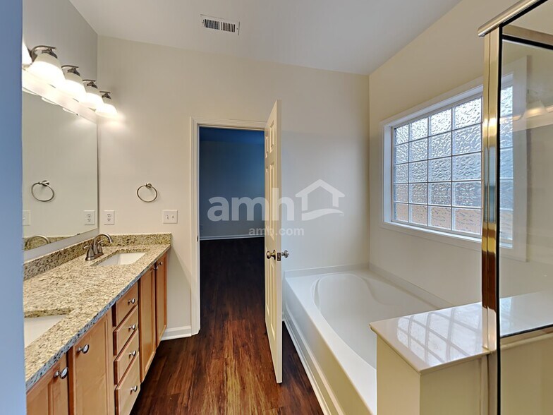 Building Photo - 821 Maurepas Dr