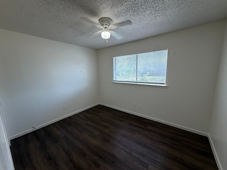Building Photo - 3920 Redstone Rd
