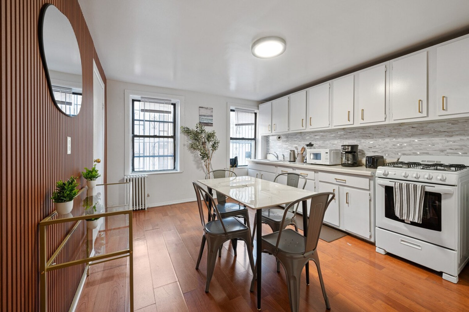 Building Photo - 338 9th Ave