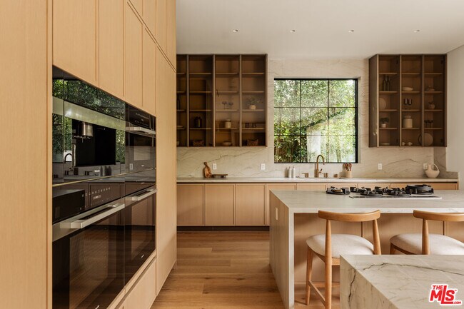 Building Photo - 11937 Addison St