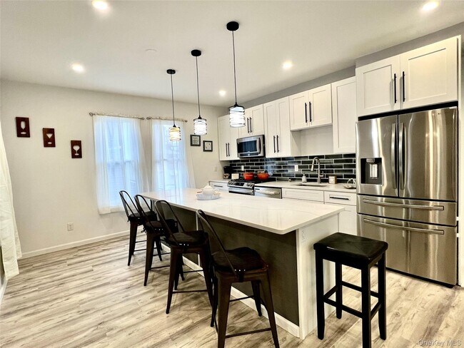 Building Photo - 128 W Main St