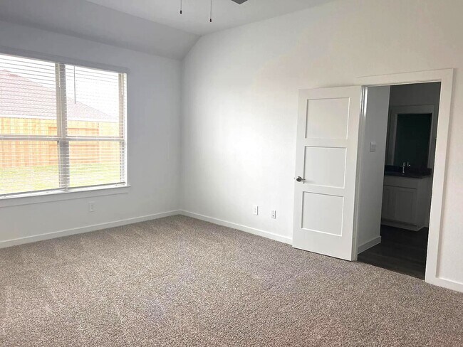 Building Photo - 1593 Sunrise Gables Dr