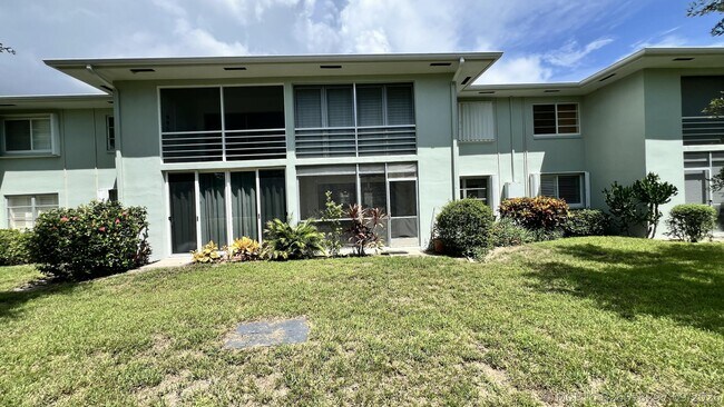 Building Photo - 2440 SW 22nd Ave