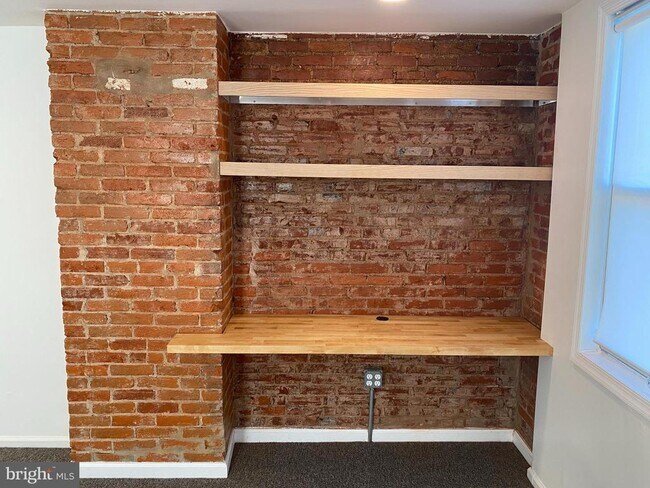 Building Photo - 1216 S 11th St