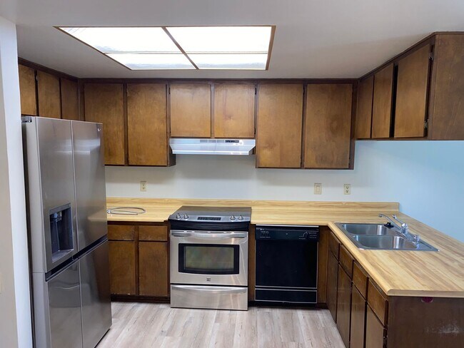 Building Photo - 2720 Summerfield Dr