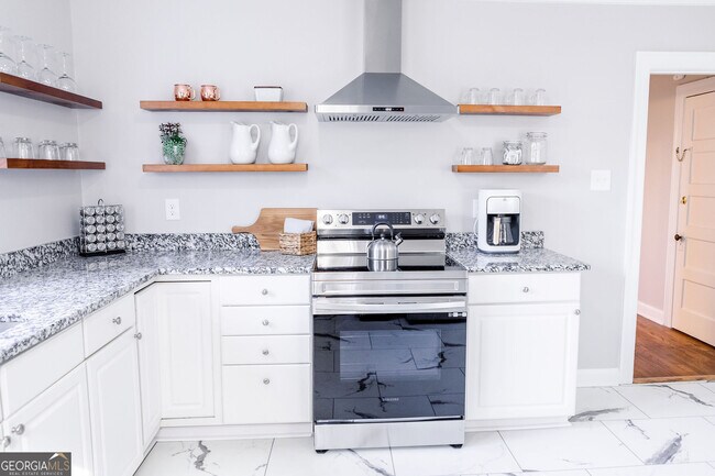 Building Photo - 111 E Screven St