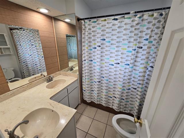 Building Photo - 7451 N College Cir