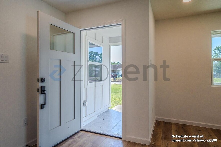 Building Photo - 3923 Alsace St