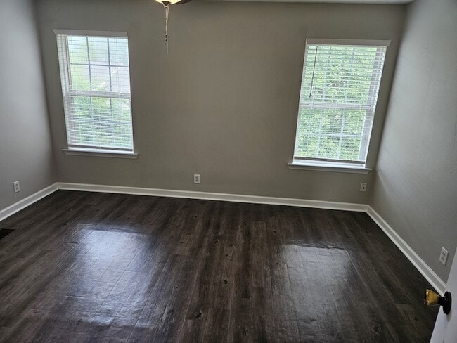 Building Photo - 2015 Bradyville Pike