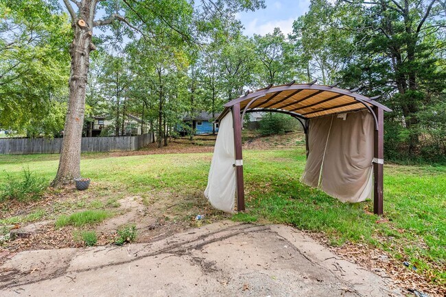 Building Photo - Updated House for Rent in Maumelle – Spaci...