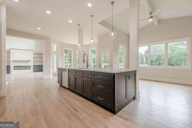 Building Photo - 2555 Chattahoochee Ln