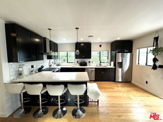 Building Photo - 2241 1/2 Harwood St