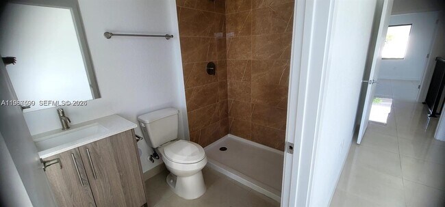 Building Photo - 110 NW 11th Ct