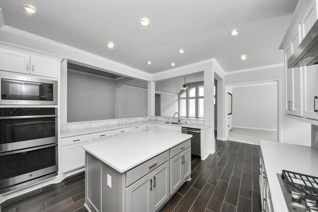 Building Photo - 28065 Woodland Bend Way