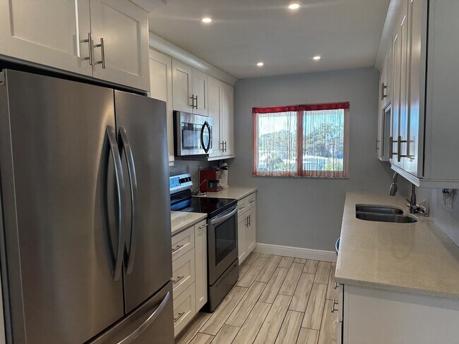 Building Photo - 708 S Tamiami Trl