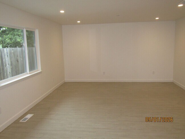 Building Photo - 625-627 Cordelia Dr