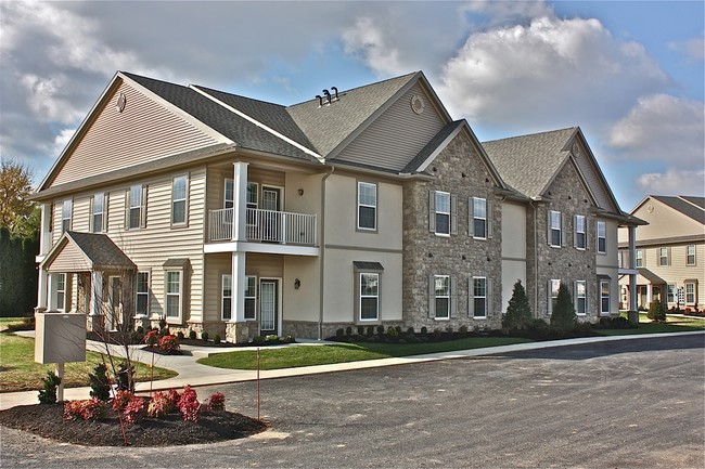 Primary Photo - Shady Oak Apartments