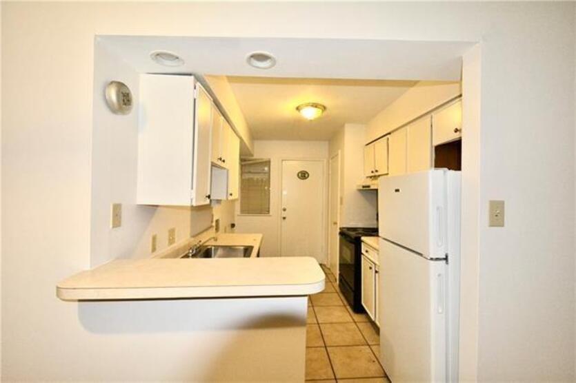 Building Photo - 3030 Edenborn Ave