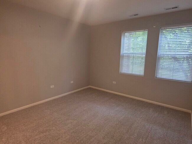 Building Photo - 2250 Aurora Dr
