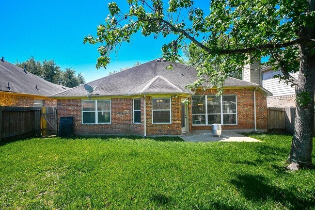 Building Photo - 5823 Knollwood Tr