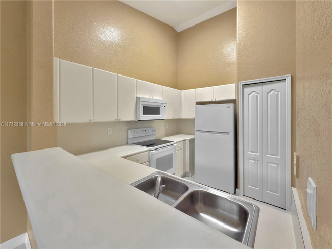 Building Photo - 1666 SE 27th Ct