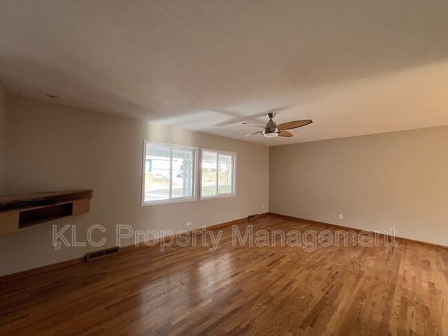 Building Photo - 6600 Sheridan Ave