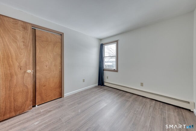 Building Photo - 5 Cutler Ln