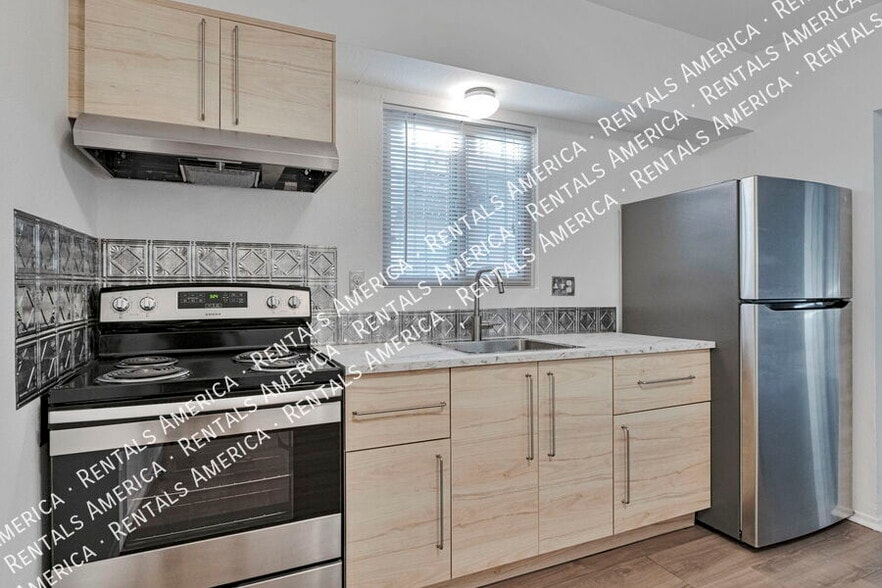 Building Photo - 749 E 6th St