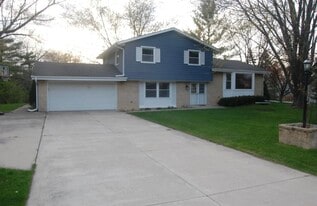 Building Photo - 4575 Coral Dr