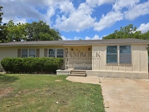 Building Photo - 1924 Northcrest Dr