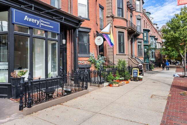 Building Photo - 597 Tremont St