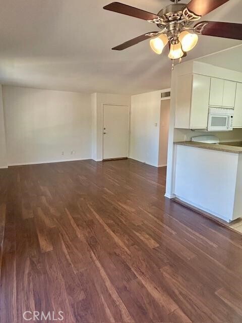 Building Photo - 5821 Sylmar Ave