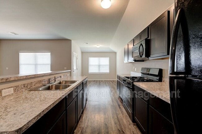 Building Photo - 9440 SW 44th Terrace