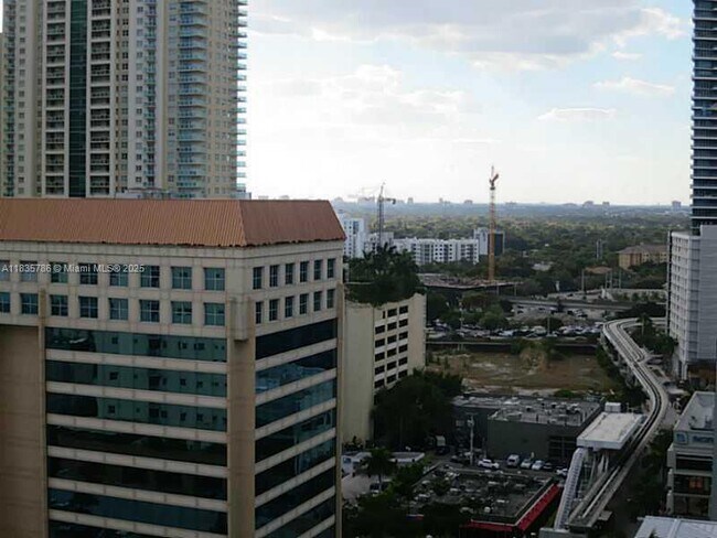 Building Photo - 1300 Brickell Bay Dr