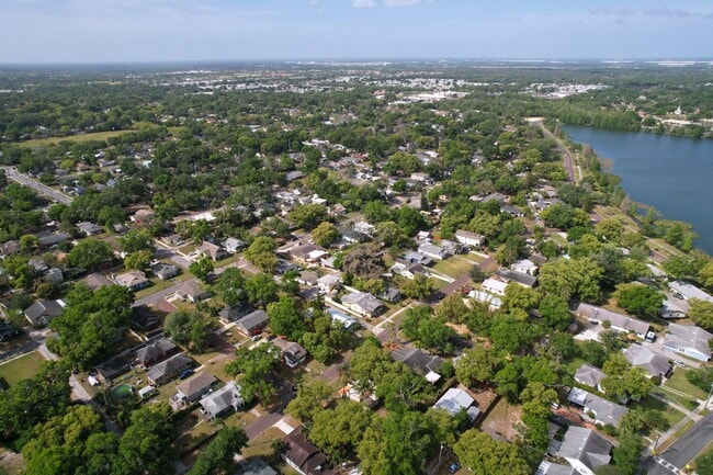 Building Photo - 1/1 in Central Lakeland with a great side ...