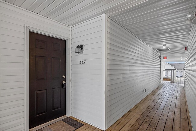Building Photo - 432 Saravalle Dr